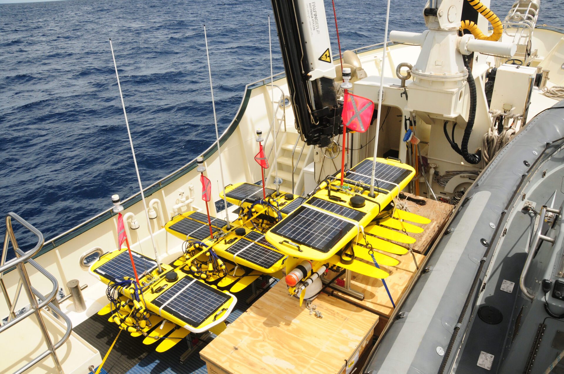 Top Oceanographers Select Wave Gliders to Study Arctic and Southern Oceans