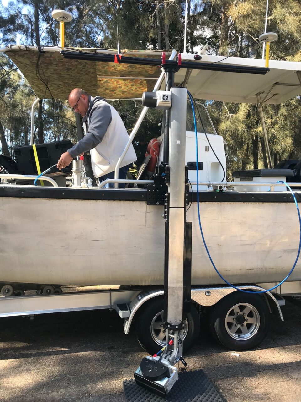 SeaBat_F30_Pole_Mount - BlueZone Group Forward-looking Multibeam Sonar Demo